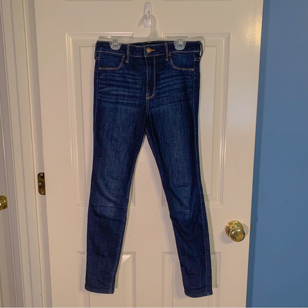 Hollister junior size 7s, waist 28, leg 26 dark wash high-rise jean legging